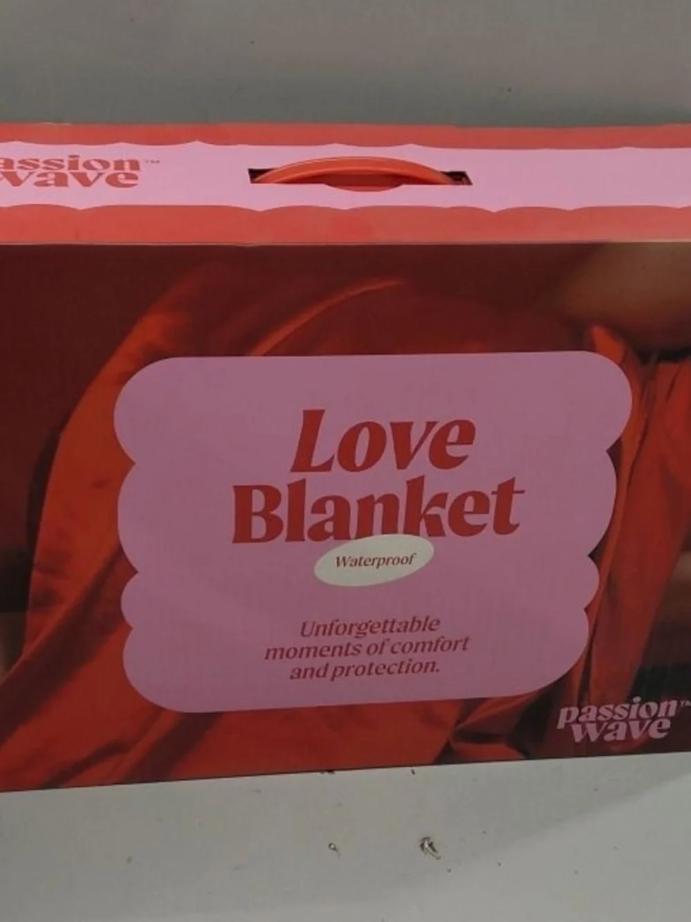 Love Blanket - Red King Size Waterproof New In Box Fluffy Love Blanket